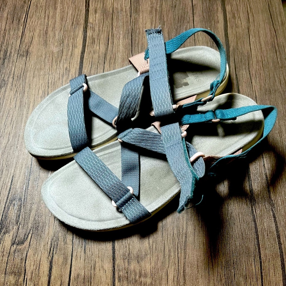 Women’s hiking sandals, casual size 9